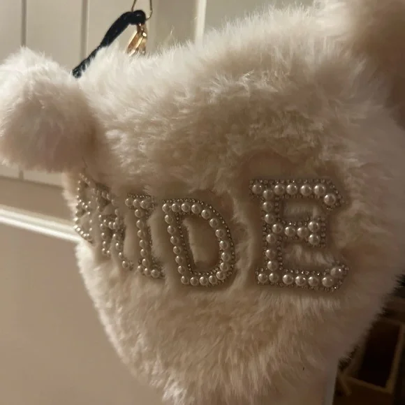 Fuzzy Heart Shaped Pearled Bride Purse - Picture 6 of 6